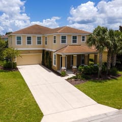 Spacious Pool Home Near Disney, Great Amenities