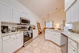 Beautiful Lake View Pool House Brand new Hot Tub - Image 4