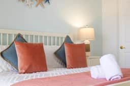 3 bedroom South facing home sleeps 8 - Image 4