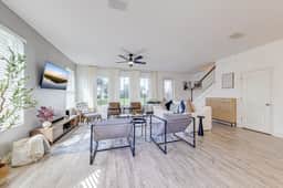 New and modern home, sleeps 10 in great location - Image 4