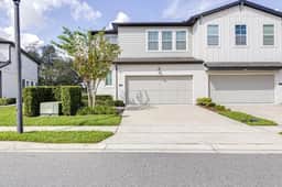 New and modern home, sleeps 10 in great location - Image 2