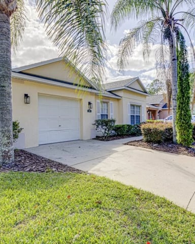 Minutes from Disney and theme parks