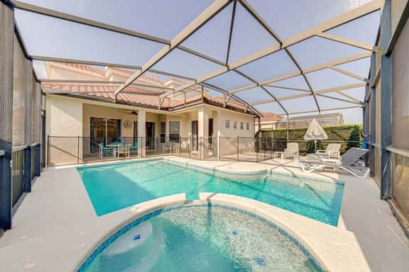 Beautiful And Peaceful 5 B/Room Home Private Pool - Image 1