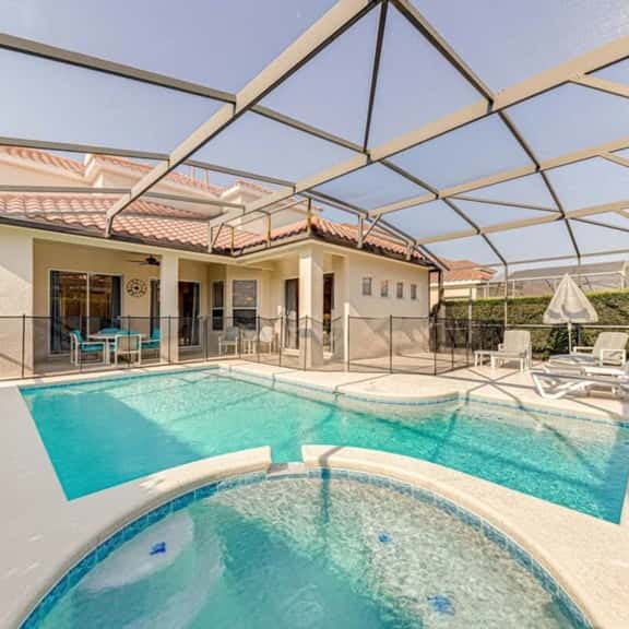 Beautiful And Peaceful 5 B/Room Home Private Pool - Image 1