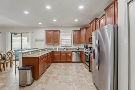 Wonderful 6 bed 6 bath pool home - Image 3