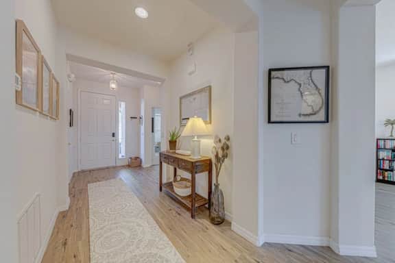 Beautiful 4 Bedroom pool home in gated community - Image 5