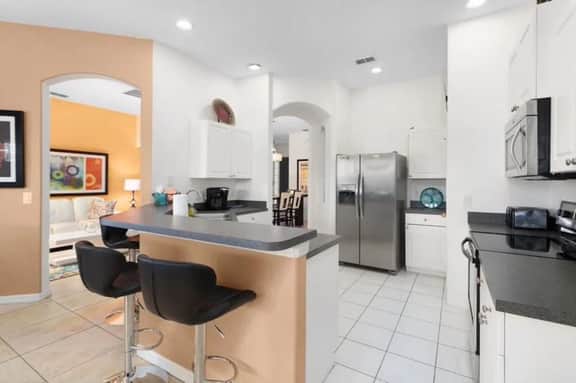 South Facing 6 bedroom private pool home