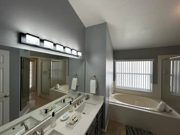 Newly listed - Modern & family friendly sleeps 9 - Image 3