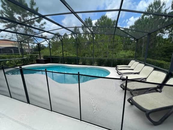 Beautiful, Modern 5 bed, 4 bath single Storey - Image 3