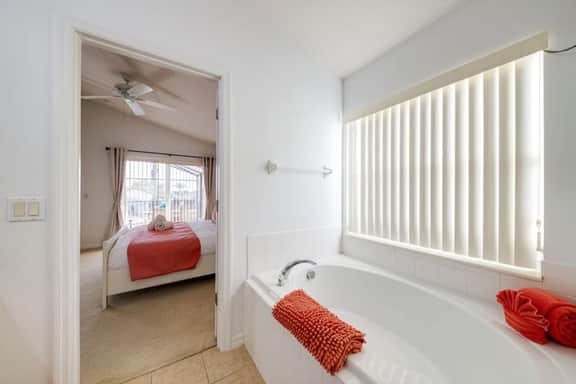 3 bedroom South facing home sleeps 8 - Image 3