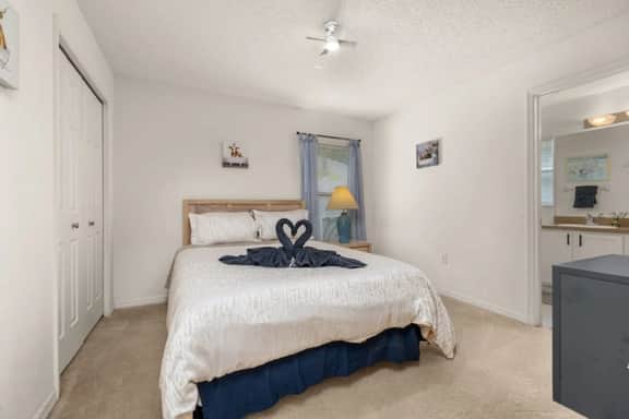 Modern Retreat, South Facing Pool & Game Room - Image 5