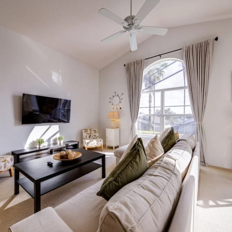 3 bedroom South facing home sleeps 8